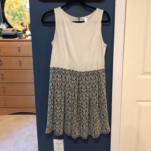 WHITE/BLACK FLORAL BUSINESS CASUAL SKATER DRESS
